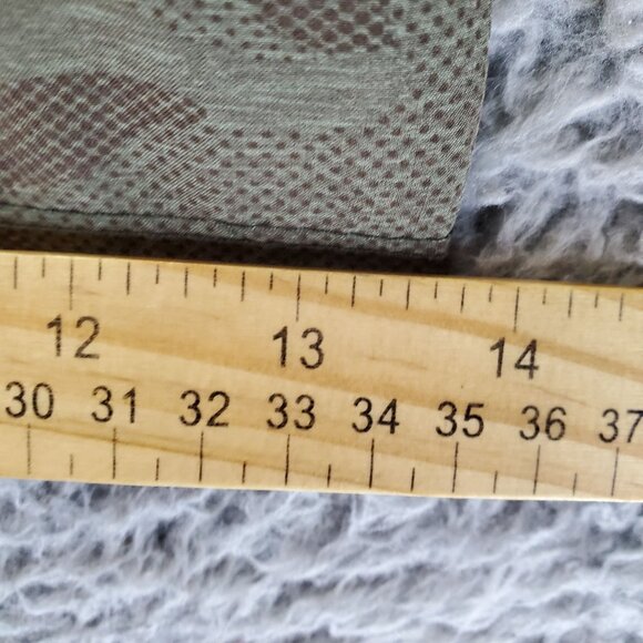 Asics Shorts Mens XL Green Camouflage Elastic Waist Zip Pocket Lightweight Activ - Picture 7 of 9